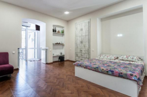 White Apartment Old Tbilisi